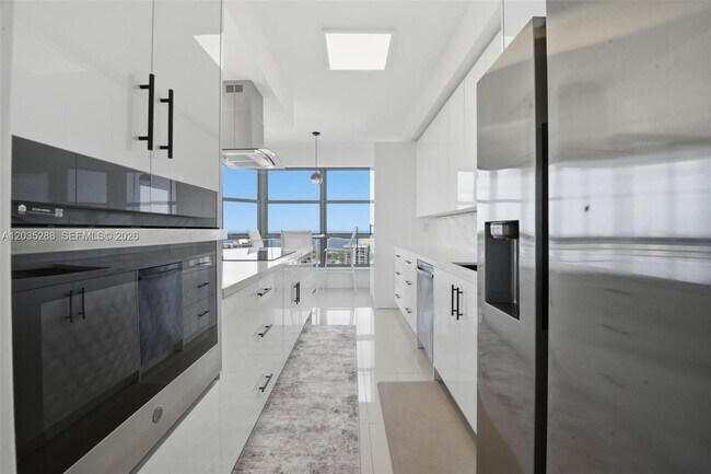 Foto del edificio - 3500 Mystic Pointe Dr