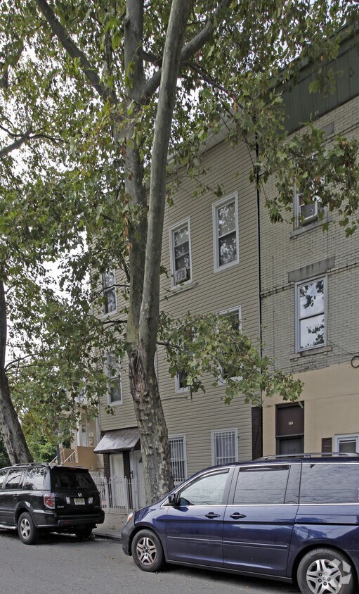 Building Photo - 301 Halladay St
