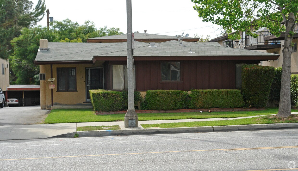 Building Photo - 911 S Marengo Ave