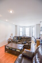Building Photo - 1811 N Wells St