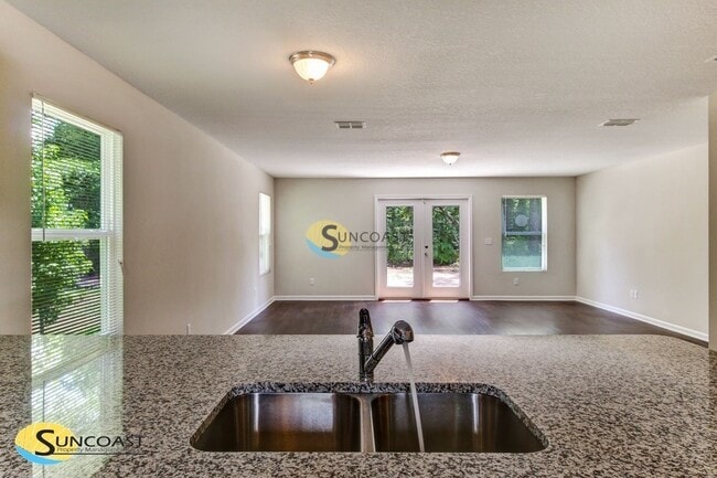 Building Photo - 9487 Thorn Glen Rd
