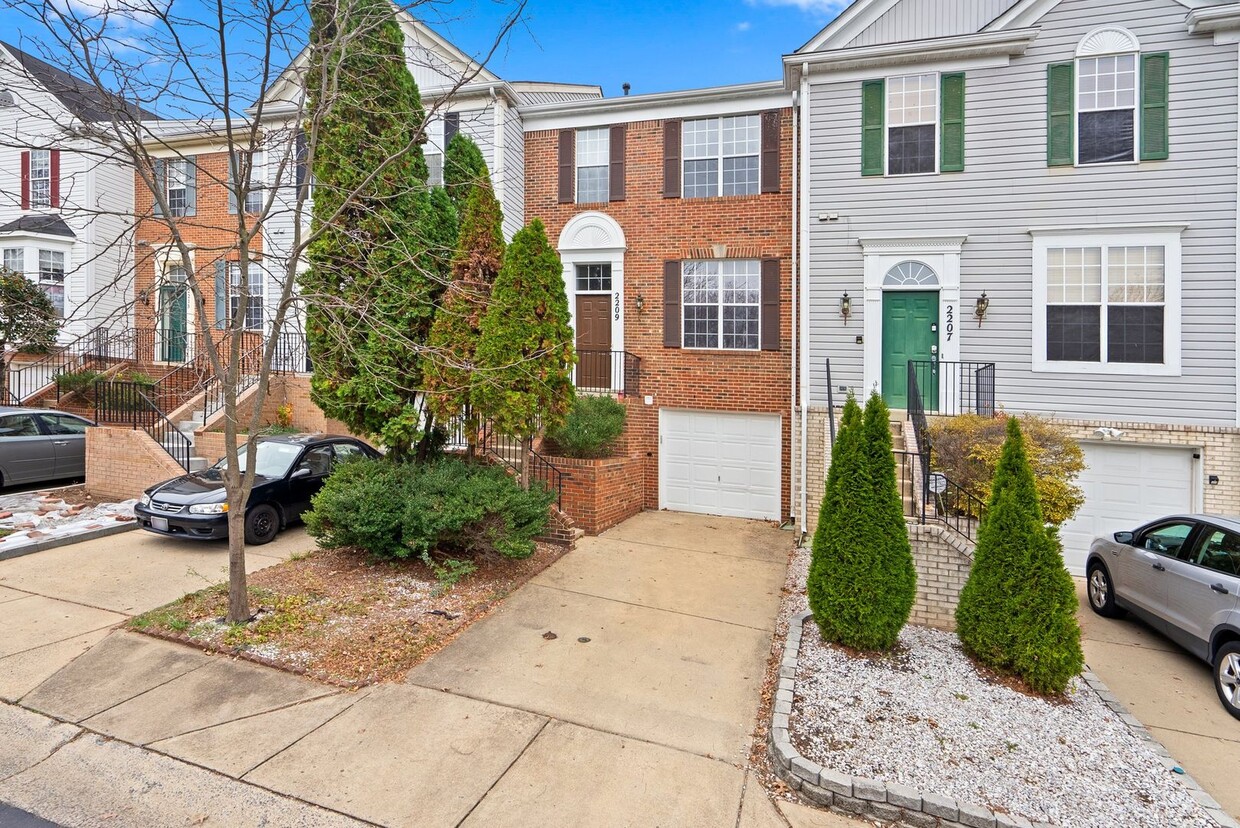 Foto principal - 3 Bed 2.5 Bath - Silver Spring Townhouse -...