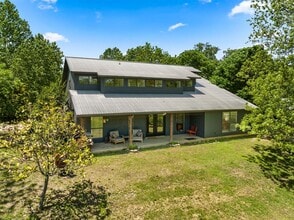 Building Photo - 121 Spur 191