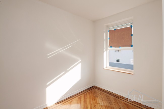 Building Photo - Spotless 1.5 Bedroom in Park Slope