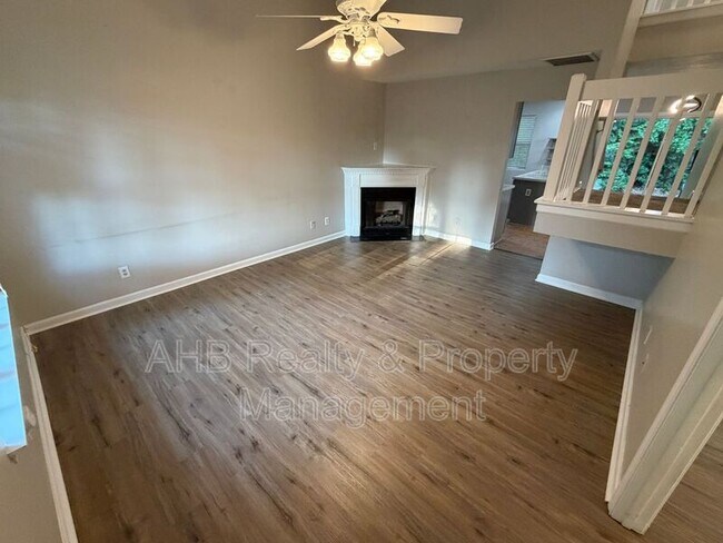 Building Photo - 1047 Oak Blossom Way