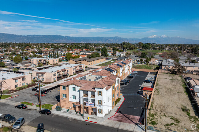 Contexto - 8969 Newport Ave