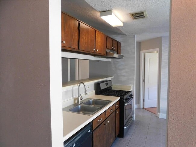 Building Photo - 3014 Windemere Dr