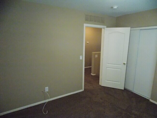 Foto del edificio - Recently Remodeled 3 bed/2.5 Bath with Washer/Dryer