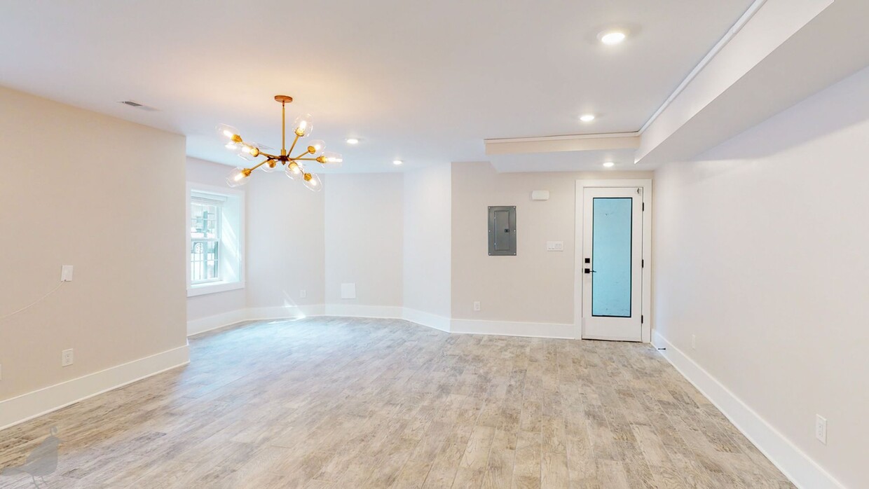 Foto principal - 3001 11th St NW
