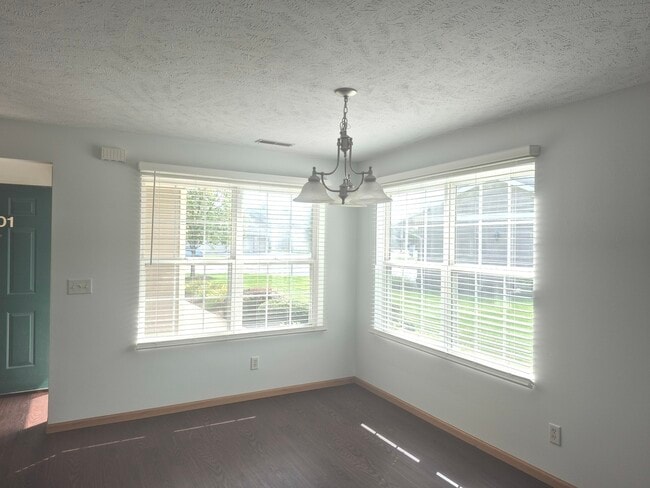 Building Photo - 901 Penny Ln
