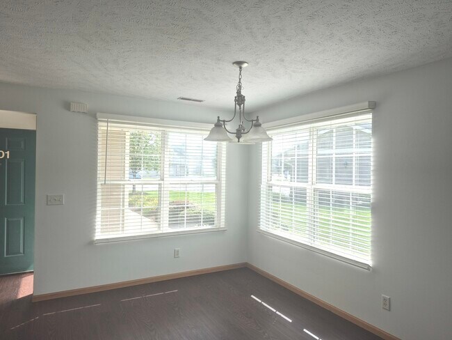 Foto del edificio - 901 Penny Ln