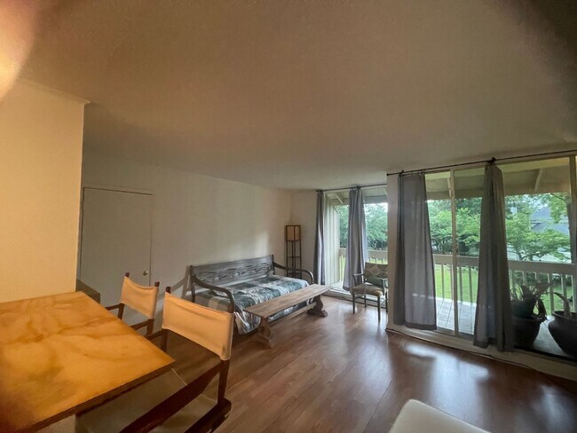 Building Photo - Studio available at Seacliff!