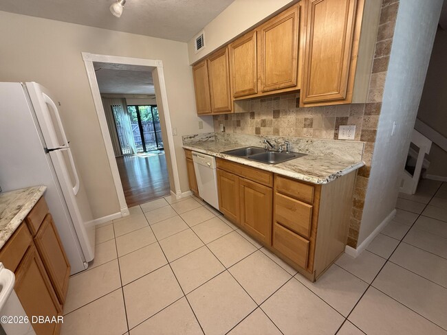 Building Photo - 3 Glen Arbor Park