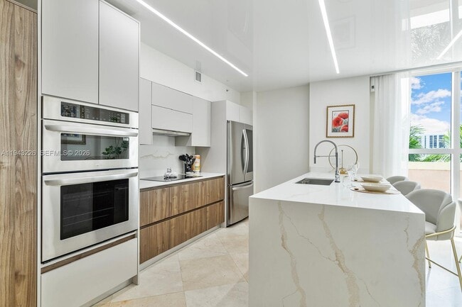 Foto del edificio - 17555 Atlantic Blvd