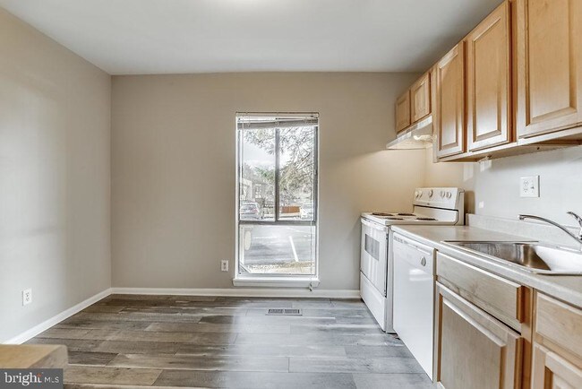 Foto del edificio - 7301 Larrup Ct