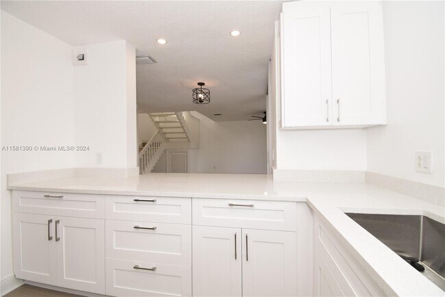 Foto del edificio - 5873 Fox Hollow Dr