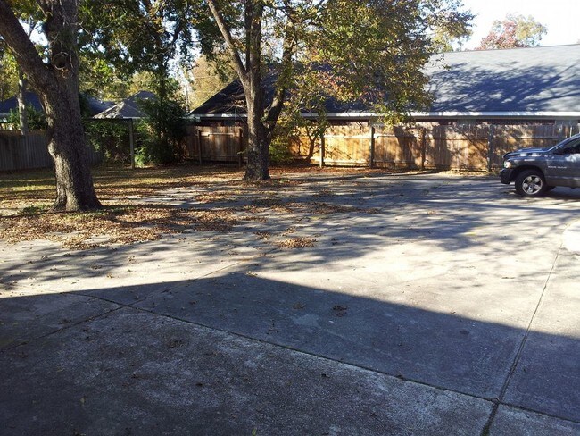 Foto del edificio - Great Office Space for Lease-1426 S. Court St