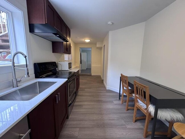 Photo du bâtiment - 8922 Watson Dr