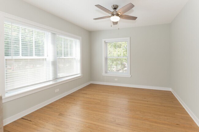 Foto del interior - 5208-14 N. Damen / 2000-10 W. Foster