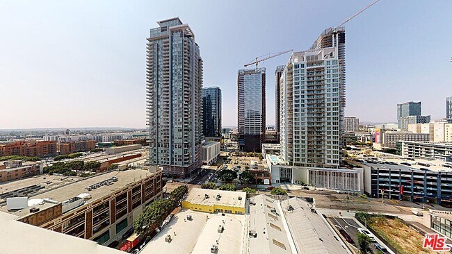 Foto del edificio - 1155 S Grand Ave