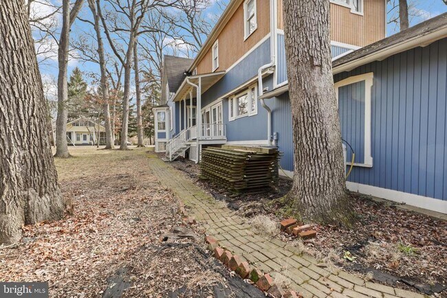 Building Photo - 206 Grove Ave