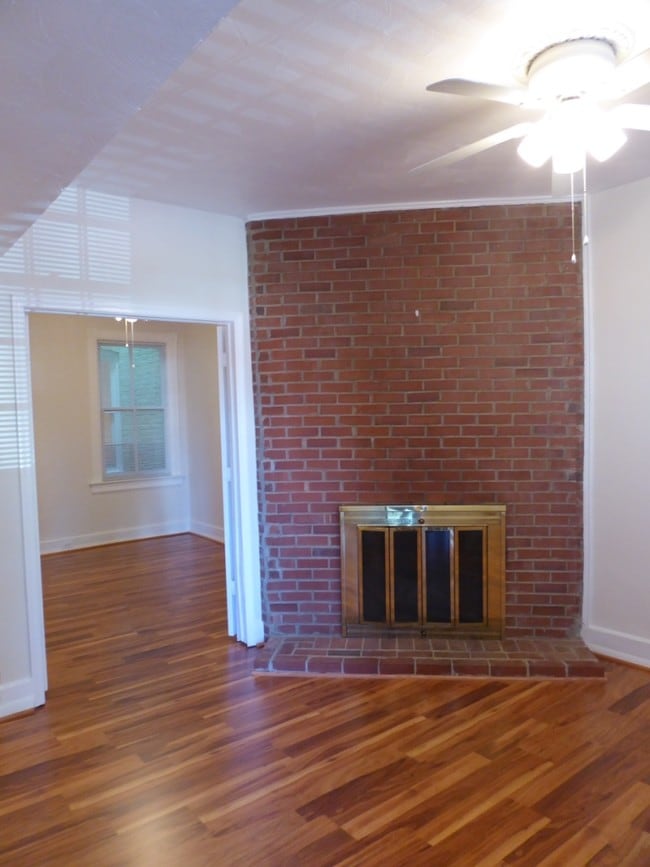 Building Photo - 527 9th St NE