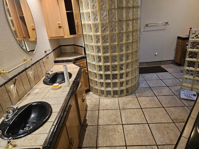 Habitación principal en suite con baño - 8879 Sunset Ave