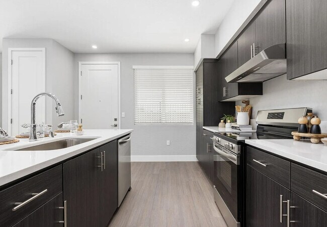 Building Photo - The Palms Luxury Apartments