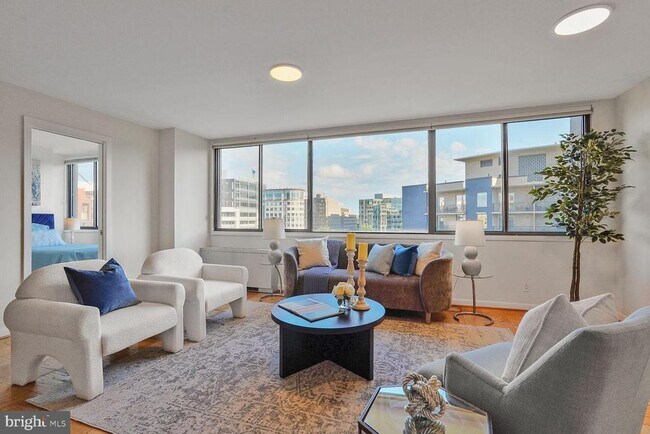 Foto del edificio - 2201 L St NW