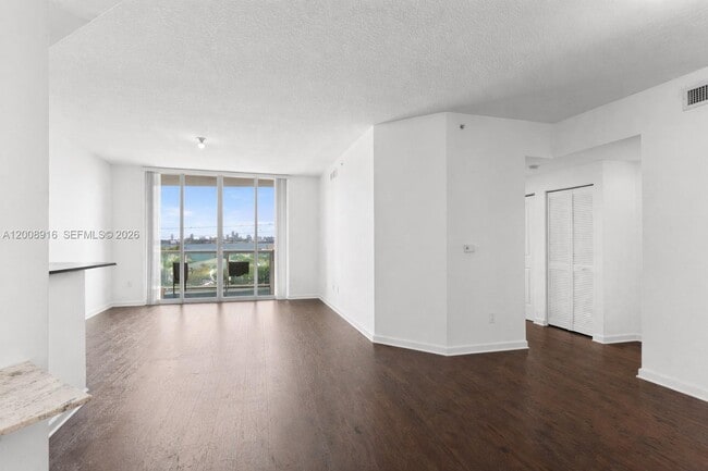 Building Photo - 7910 Harbor Island Dr