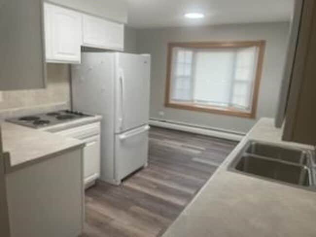 Building Photo - 3 Bedroom in Grayslake