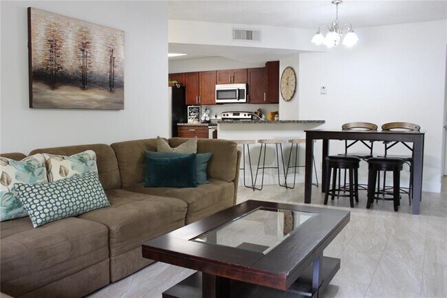 Foto del edificio - 8871 Wiles Rd