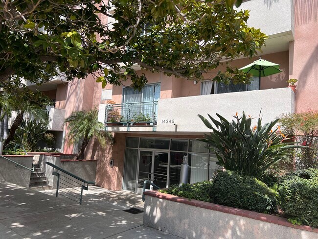 Foto del edificio - 14245 Dickens St