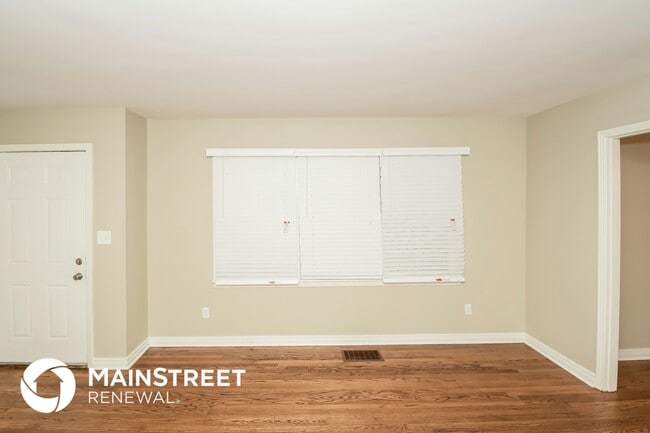 Building Photo - 513 Goldenrod Dr