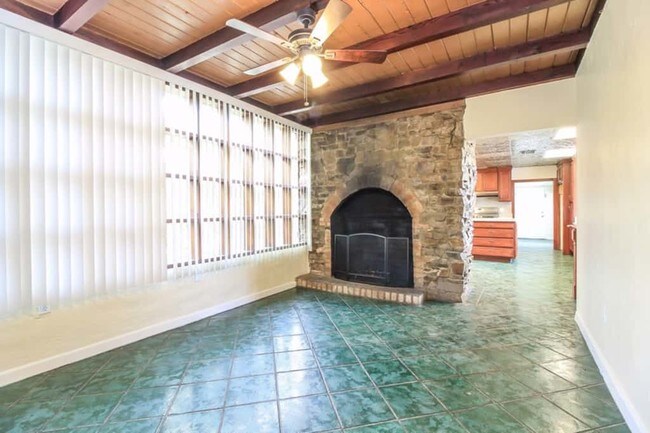 Building Photo - 2823 Fremontia Dr