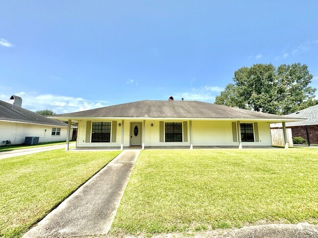 Building Photo - 5016 Five Frks Dr