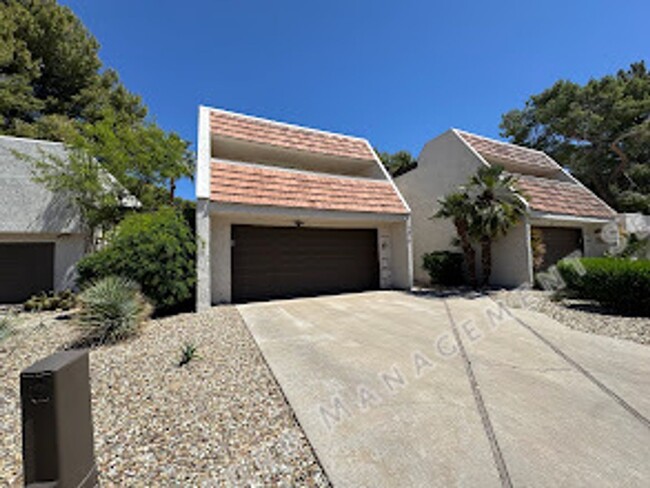 Foto del edificio - BEAUTIFUL 3 BEDROOM 2.5 BATHROOM HOME IN S...