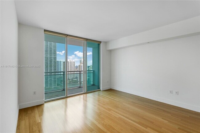 Foto del edificio - 950 Brickell Bay Dr