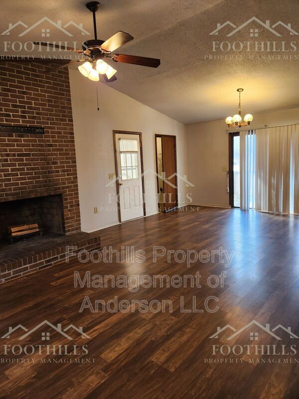 Building Photo - 203 Cretewood Dr