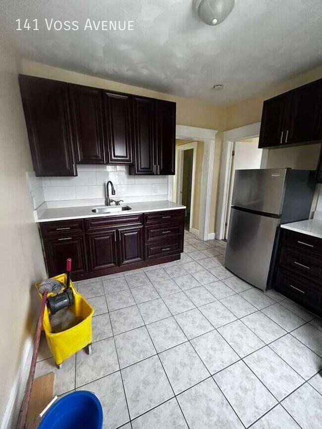 Foto del edificio - 141 Voss Ave