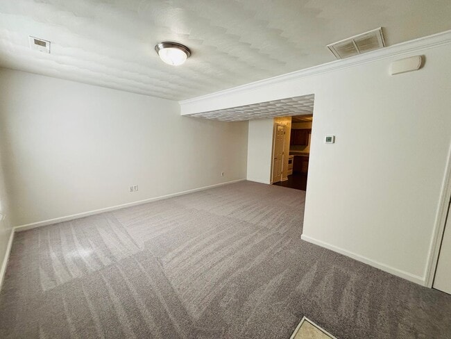 Building Photo - 4 Bedroom, 3.5 Bath Townhouse