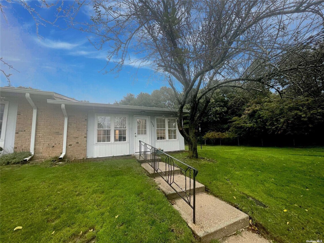 275 Berwick Ct, Ridge, NY 11961 Condo for Rent in Ridge, NY