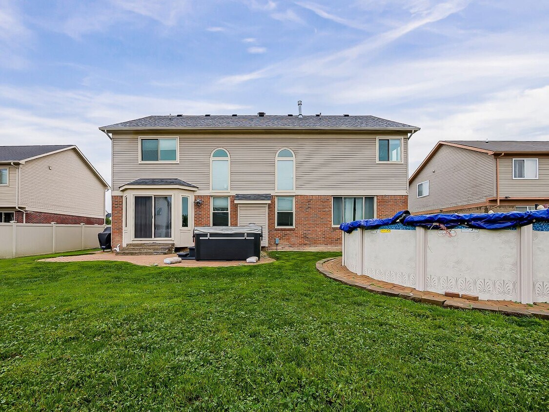 Primary Photo - Introducing a stunning 5 bedroom, 3.5 bath...