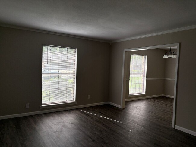 Building Photo - 4/2/2 Brick Home in Nice Sherman Neighborhood