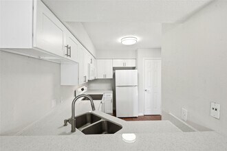 Building Photo - 12500 Sandpiper Dr