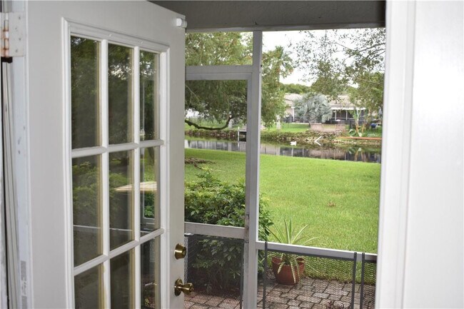 Foto del edificio - 7890 Dixie Beach Cir