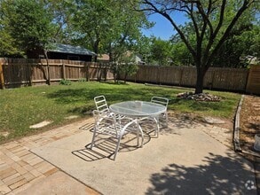 Building Photo - 804 Sunny Ln