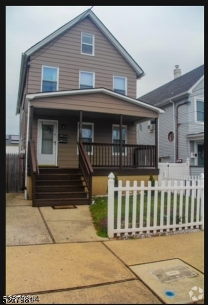 Building Photo - 165 Emerson St