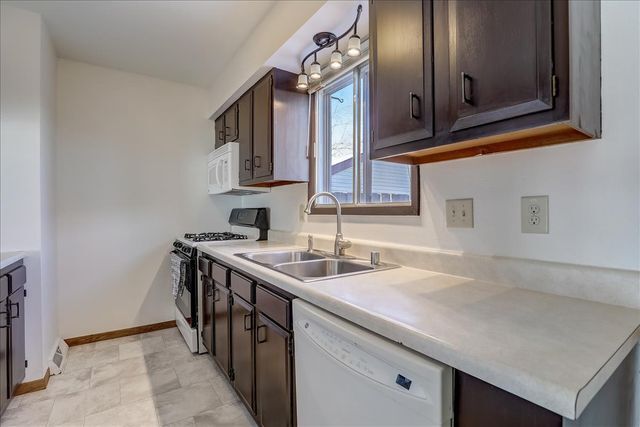 Building Photo - W163N11454 Windsor Ct