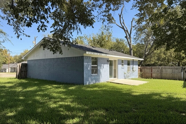 Building Photo - 308 E Bourn St